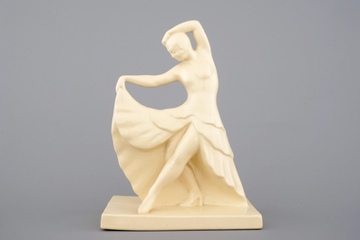 Un mod&egrave;le d'une femme dansante, Josephine Baker, par Charles Catteau pour Boch Fr&egrave;res K&eacute;ramis ca. 1930